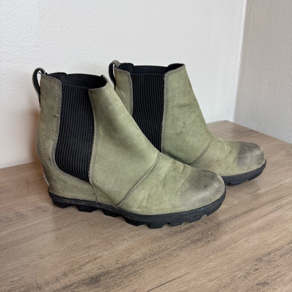 SOREL JOAN OF ARCTIC II WEDGE PLATFORMS Chelsea Booties Boots In Olive Green - Picture 2 of 7